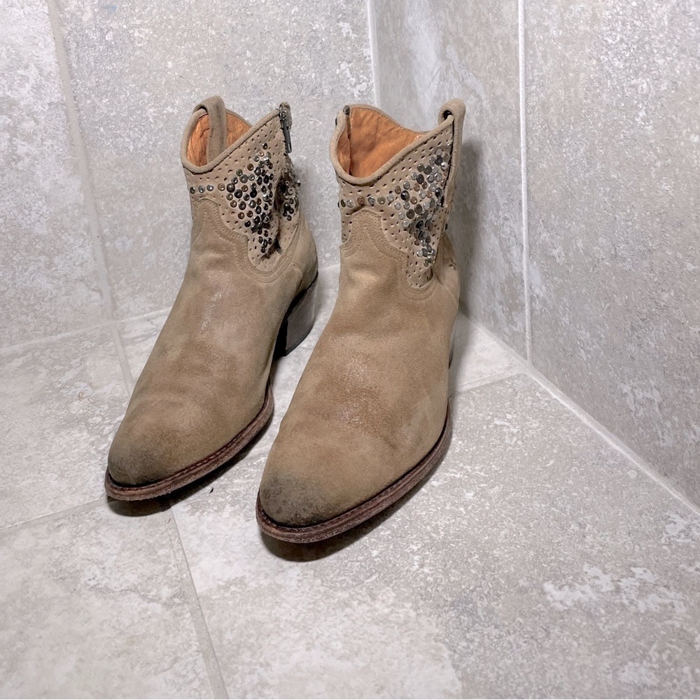 Frye Deborah Studded Bling Distressed Studded Western Boots Ankle Booties - Picture 2 of 8